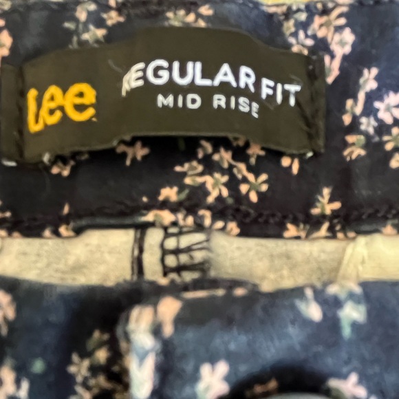 Lee Regular Fit MidRise Shorts Size 12 Medium - Navy Blue with pink flowers - Picture 5 of 5